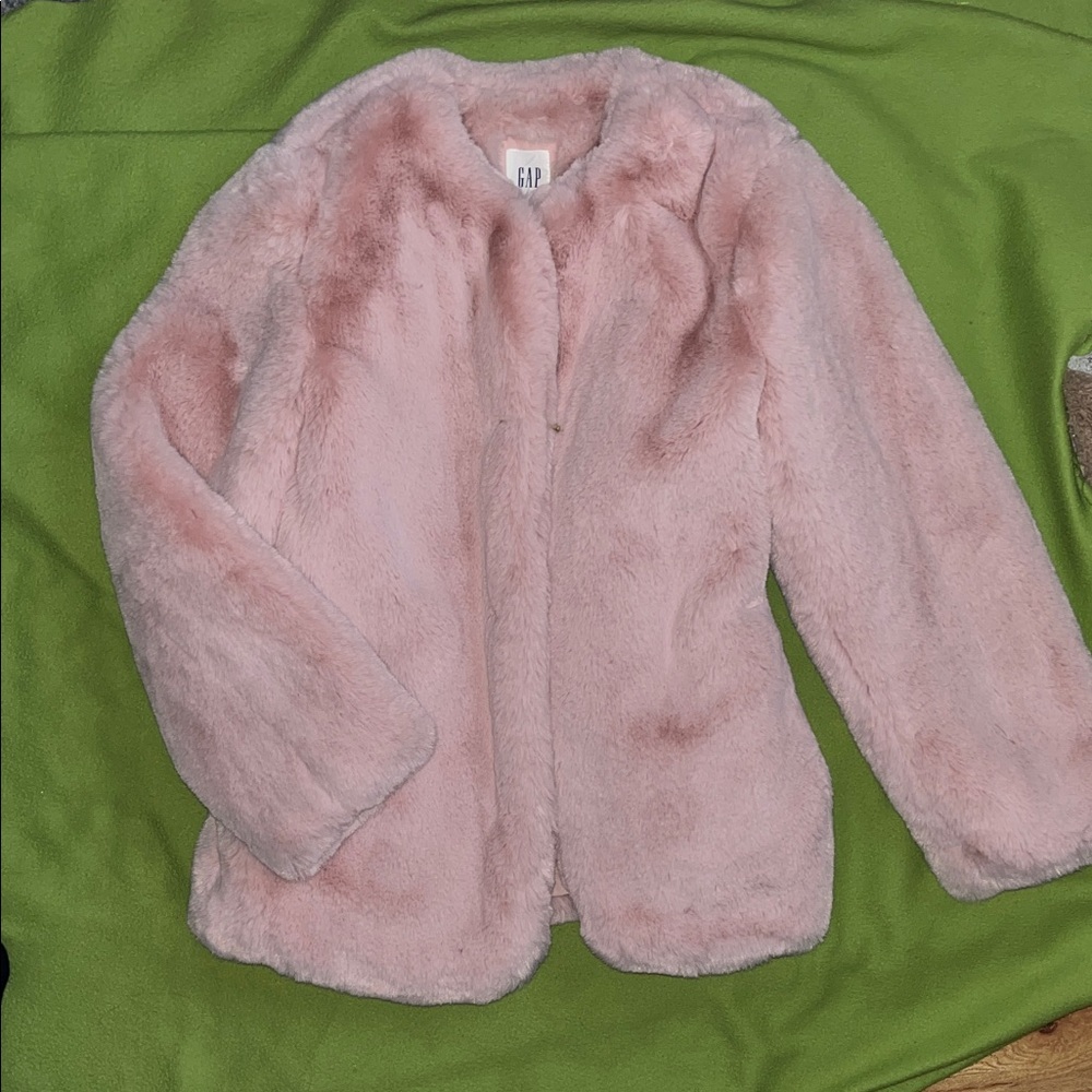 GAP Women’s Oversize Pink Faux Fur Jacket Size M NWOT !!Offers Welcome!!